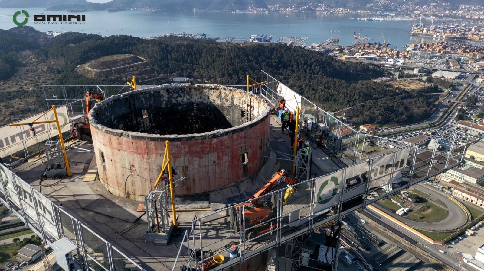 Demolizione ciminiera centrale ENEL La Spezia - Fratelli Omini - 1