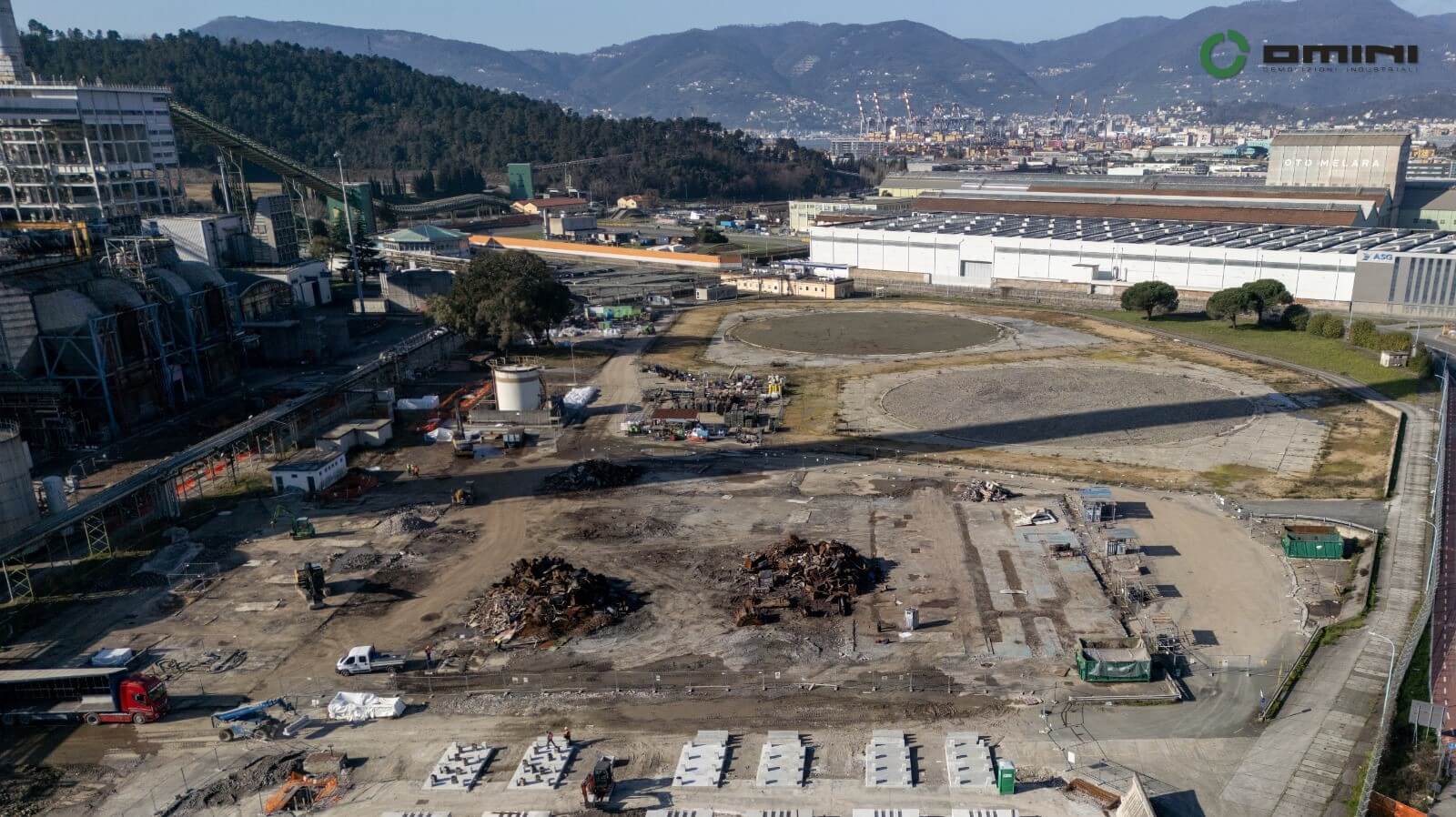 Demolizione ciminiera centrale ENEL La Spezia - Fratelli Omini - 2