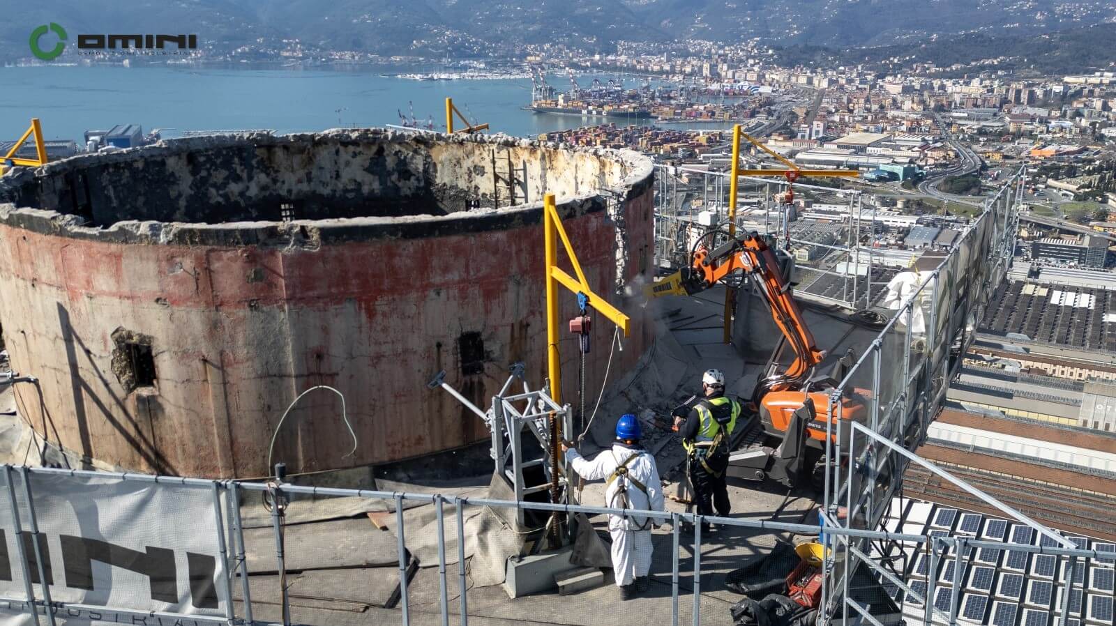 Demolizione ciminiera centrale ENEL La Spezia - Fratelli Omini - 4